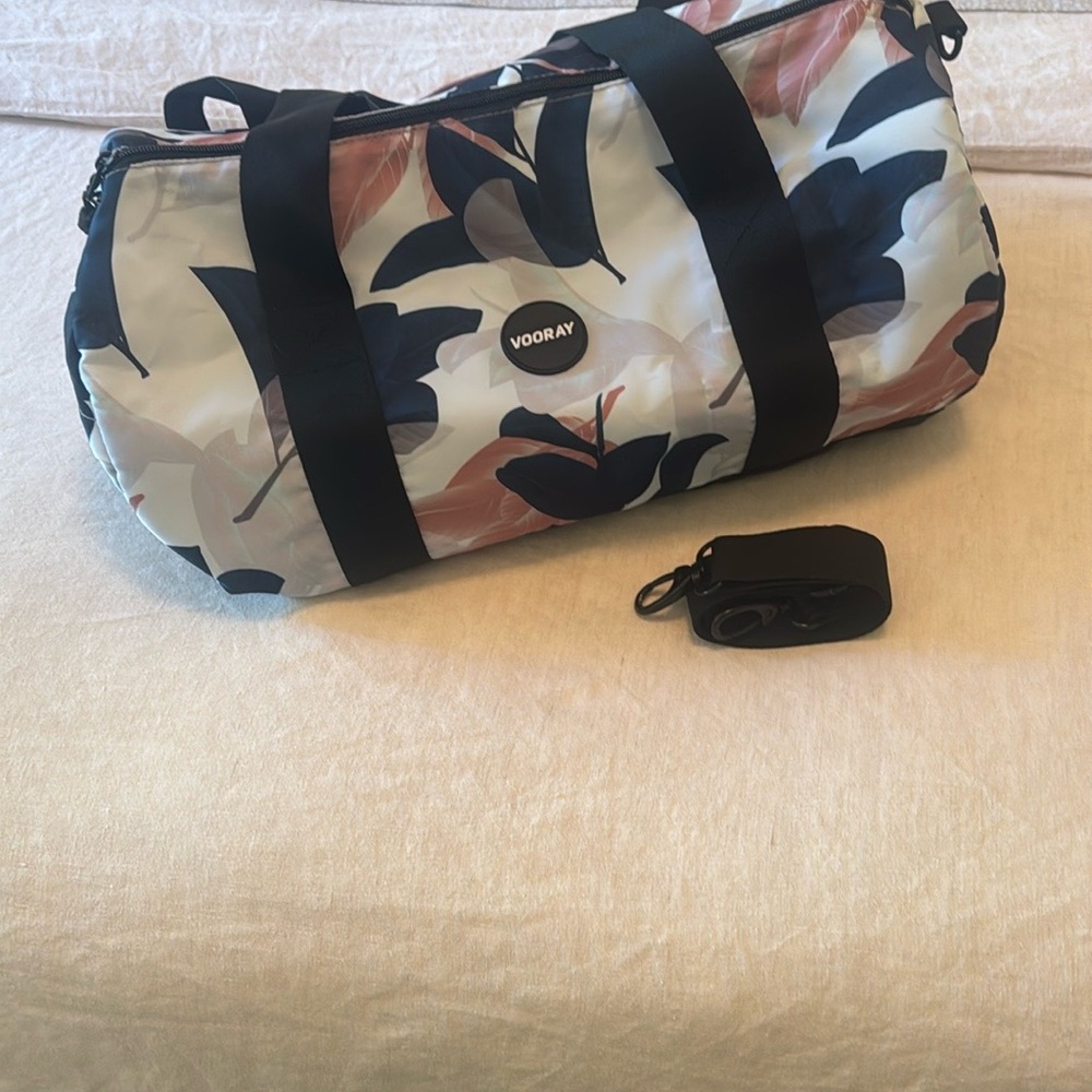 Vooray Floral Duffle Bag - Picture 2 of 6